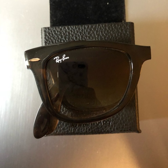 Ray Ban  foldable wayfarer - Picture 1 of 3